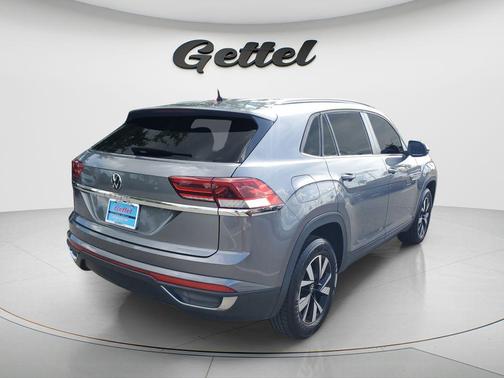 Platinum Gray Metallic 2021 Volkswagen Atlas Cross Sport 2.0T SE