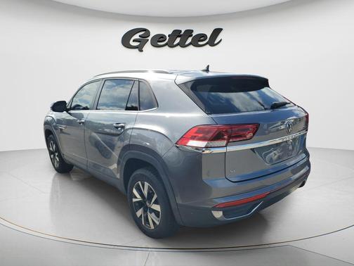 Platinum Gray Metallic 2021 Volkswagen Atlas Cross Sport 2.0T SE