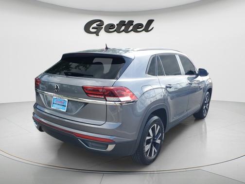 Platinum Gray Metallic 2021 Volkswagen Atlas Cross Sport 2.0T SE