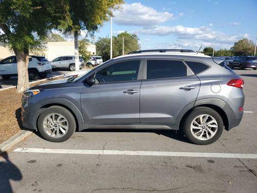 2016 Hyundai TUCSON SE