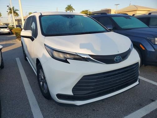 2021 Toyota Sienna LE