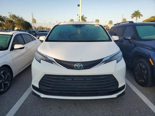 2021 Toyota Sienna LE