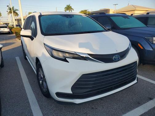 2021 Toyota Sienna LE