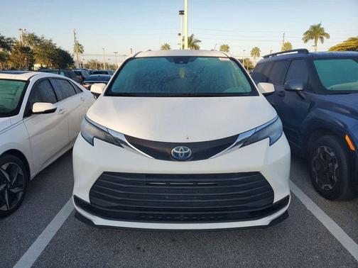 2021 Toyota Sienna LE