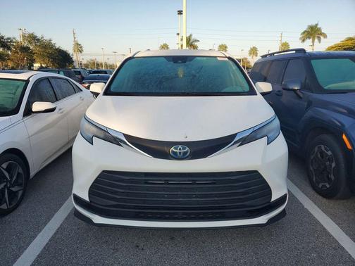 2021 Toyota Sienna LE