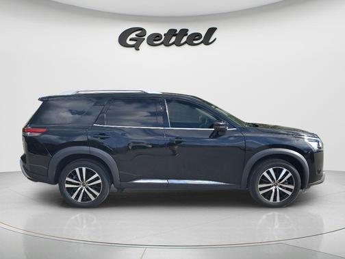 Super Black 2023 Nissan Pathfinder Platinum 4WD