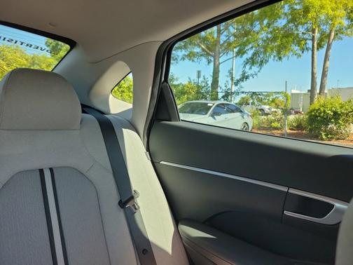 2022 Hyundai SONATA SE