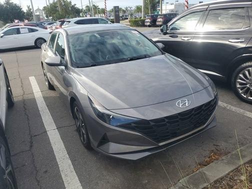 2023 Hyundai ELANTRA SEL