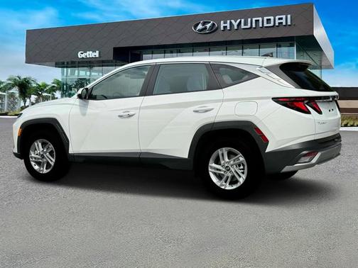 2025 Hyundai TUCSON SE
