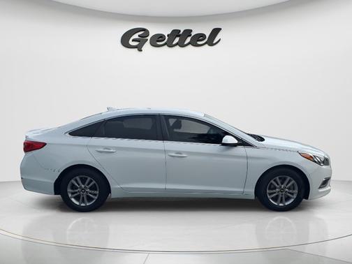 Quartz White Pearl 2017 Hyundai SONATA SE