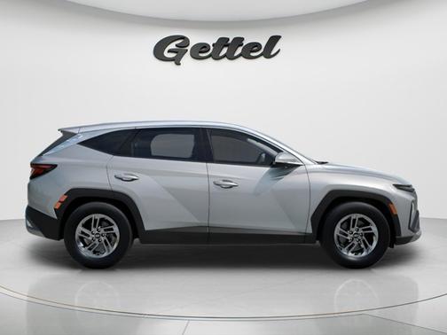 Shimmering Silver 2026 Hyundai TUCSON SE