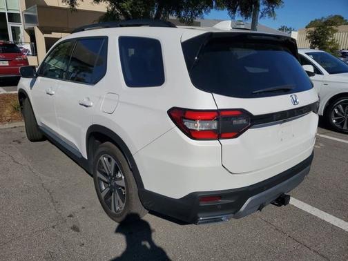 2023 Honda Pilot Touring 8-Passenger