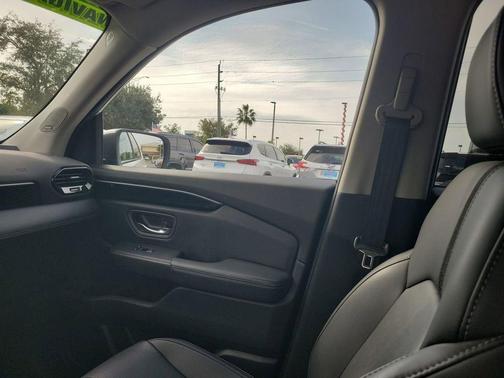 2023 Honda Pilot Touring 8-Passenger