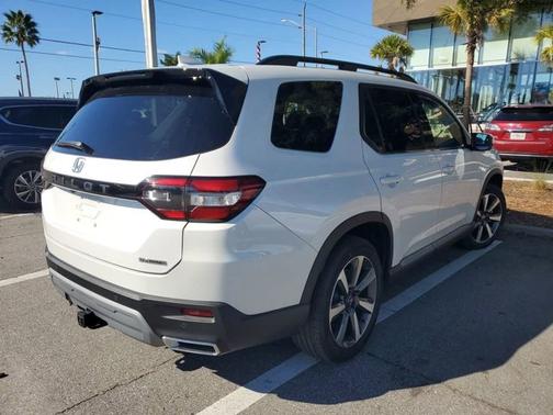 2023 Honda Pilot Touring 8-Passenger