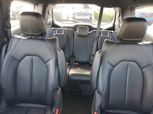 2024 Chrysler Pacifica Hybrid S Appearance Pkg