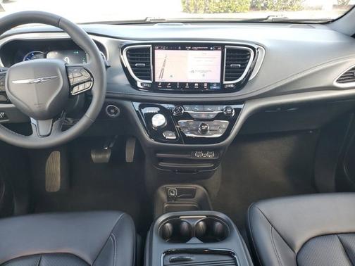 2024 Chrysler Pacifica Hybrid S Appearance Pkg