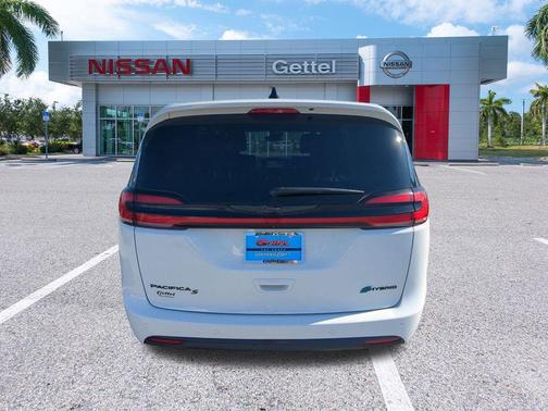 2024 Chrysler Pacifica Hybrid S Appearance Pkg