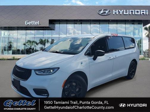 2024 Chrysler Pacifica Hybrid S Appearance Pkg