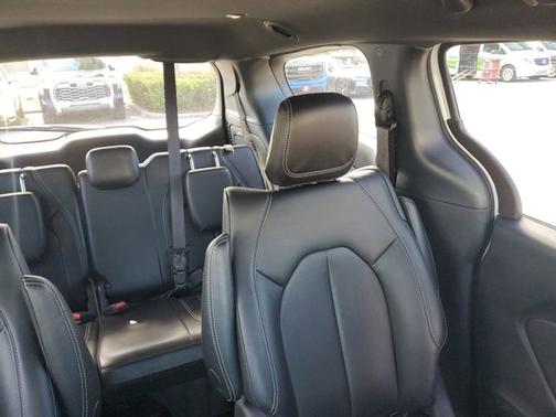 2024 Chrysler Pacifica Hybrid S Appearance Pkg