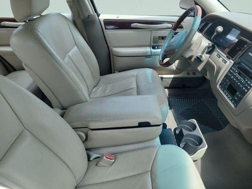 2004 Lincoln Town Car Ultimate
