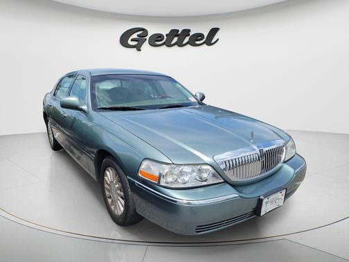 2004 Lincoln Town Car Ultimate
