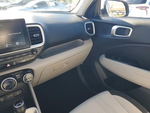 2023 Hyundai VENUE SEL