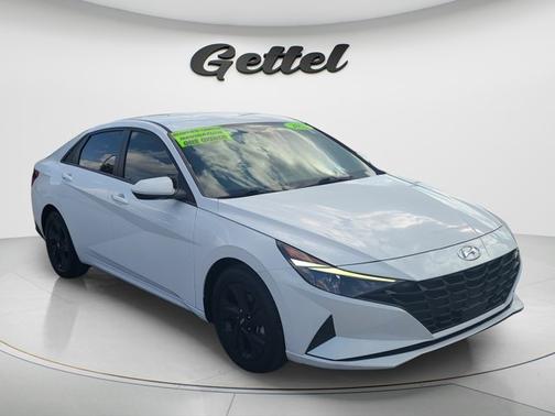 Quartz White 2022 Hyundai ELANTRA SEL