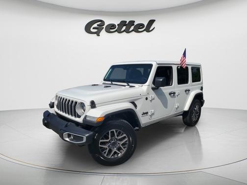 Bright White Clearcoat 2025 Jeep Wrangler 4-Door Sahara 4x4