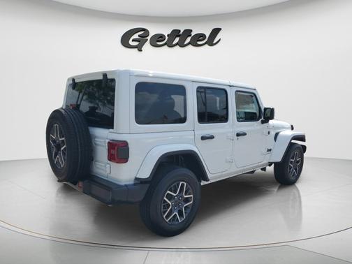 Bright White Clearcoat 2025 Jeep Wrangler 4-Door Sahara 4x4