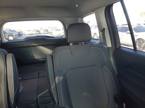 2022 Jeep Grand Cherokee L Laredo