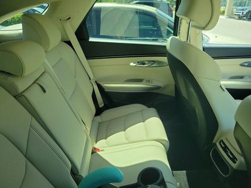 2022 Genesis GV70 2.5T