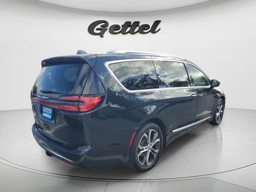 2022 Chrysler Pacifica L
