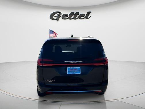 2022 Chrysler Pacifica L