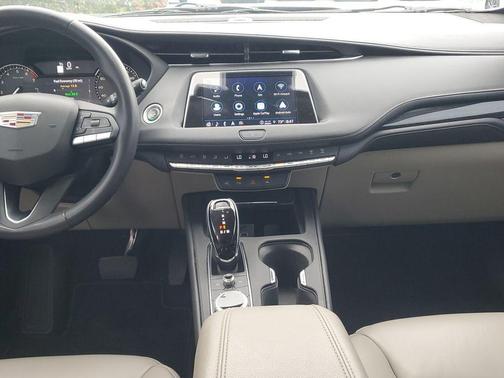 2022 Cadillac XT4 Premium Luxury