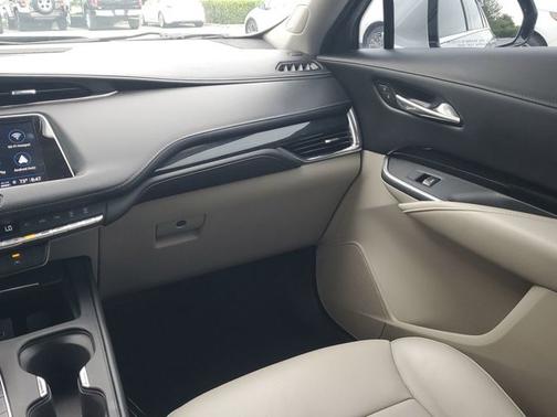 2022 Cadillac XT4 Premium Luxury