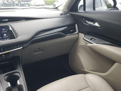 2022 Cadillac XT4 Premium Luxury