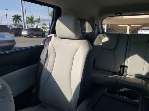 2025 Kia Carnival Hybrid EX