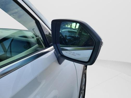 Hyper White 2023 Hyundai PALISADE SE