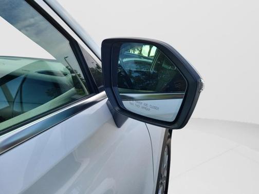 Hyper White 2023 Hyundai PALISADE SE