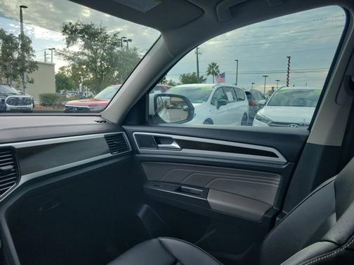 2023 Volkswagen Atlas 3.6L SE w/Technology