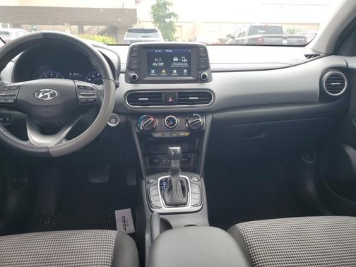 2020 Hyundai KONA SEL Plus
