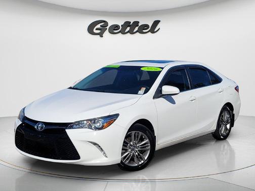 Super White 2016 Toyota Camry SE