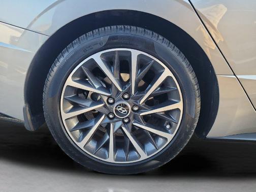 Shimmering Silver Pearl 2022 Hyundai SONATA Limited