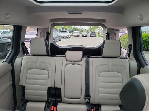 2022 Ford Transit Connect Titanium w/Rear Liftgate