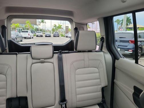 2022 Ford Transit Connect Titanium w/Rear Liftgate