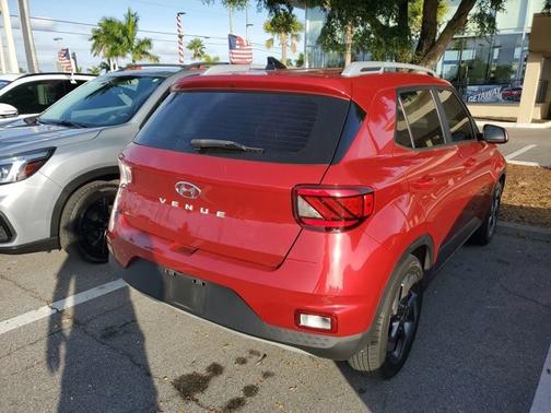 2022 Hyundai VENUE Limited