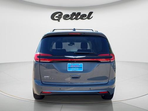 Ceramic Gray Clearcoat 2022 Chrysler Pacifica Touring L