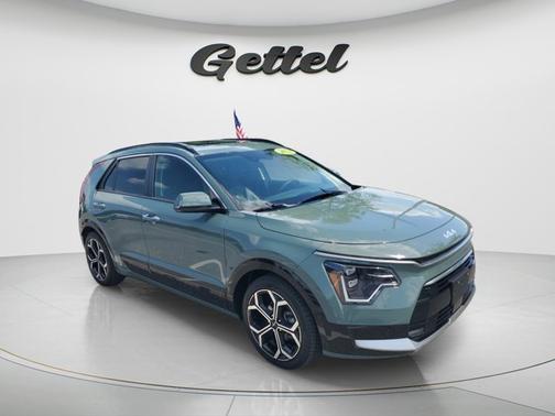 Cityscape Green 2023 Kia Niro Touring