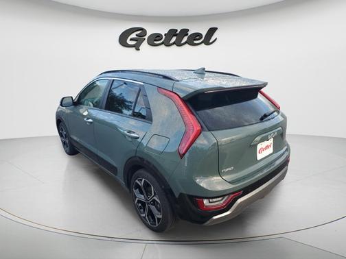 Cityscape Green 2023 Kia Niro Touring