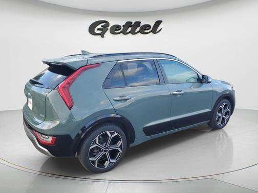 Cityscape Green 2023 Kia Niro Touring